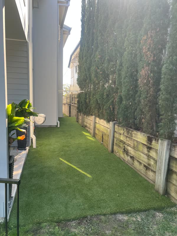Finished synthetic turf side passage